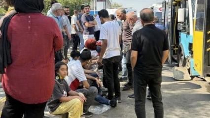 Freni patlayan minibüs, durakta bekleyen halk otobüsüne çarptı: Çok sayıda yaralı 
