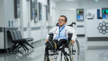 Cam kemik hastalığıyla büyüyen Hamza "doktorluk" hayalini gerçeğe dönüştürdü