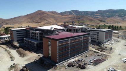 Muş'ta 454 "sismik izolatör"ün kullanıldığı hastane yapılıyor