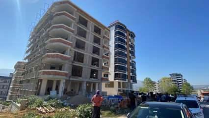Sıva yaparken altındaki kalas kırıldı, asansör boşluğuna düşüp öldü
