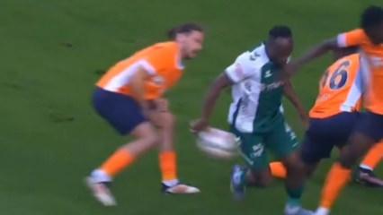 Süper Lig ekibi hakeme isyan etti! 'Türk futbolunda bugün elle asist yapıldı'