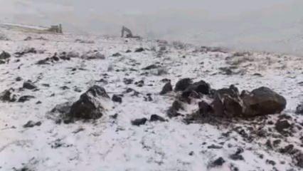 Van'ın yüksek kesimlerine yılın ilk karı yağdı