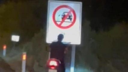 Antalya’da ilginç kaza: Motosiklet sürücüsü ‘çöp atma’ levhasına çarptı