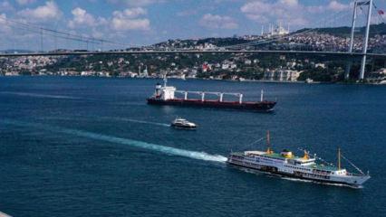 İstanbul Boğazı'nda arızalanan kargo gemisi demirletildi
