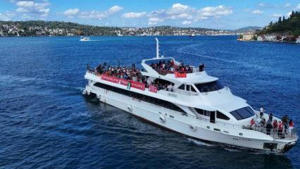 Liverpool taraftarı Filistin bayrağıyla boğazda tur yaptı