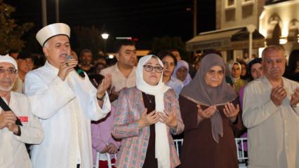 Umreye gönderilen 41 yıllık evli çiftler için uğurlama töreni yapıldı