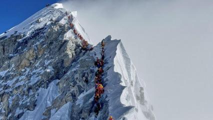 Son dakika: Everest Dağı'nın tepesinde 1000 kişi mahsur kaldı! Ölüm haberi geldi