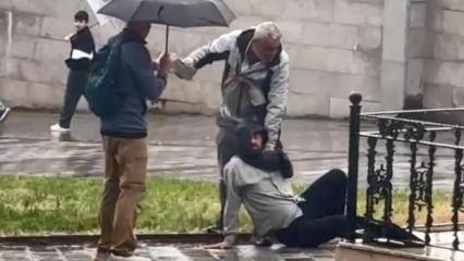 İstanbul'un göbeğinde kaldırım taşıyla dehşet saçtı! O anlar kamerada...