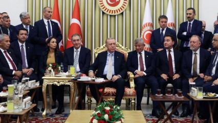Erdoğan'la fotoğrafı gündem olmuştu! Davutoğlu'ndan açıklama: Asla boyun eğmeyeceğiz