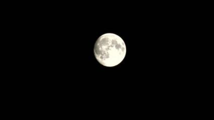 Gece ortaya çıkan 'Şişkin Ay' Elazığ'ı aydınlattı