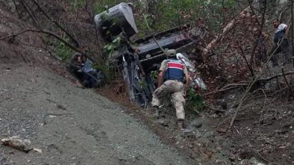 Hatay'da feci kaza: Yol açarken uçuruma yuvarlandı!