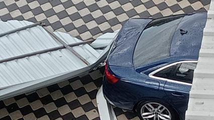 Hatay'da fırtına: 2 binanın çatısı uçtu, 3 araç zarar gördü