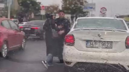 Kadıköy'de trafikte yolcu indirme tartışması kamerada