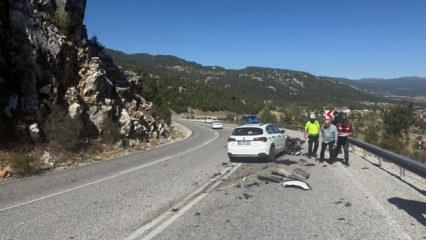 Feci kaza! Otomobilin altına giren motosikletli hayatını kaybetti