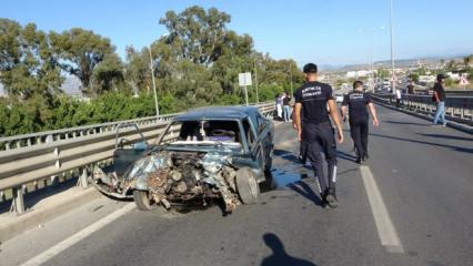 Tofaş bariyere çarparak hurdaya döndü: Parçaları başka sürücüyü yaraladı