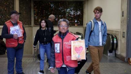 Atina'da Shedia dergisi evsizlere umut oluyor