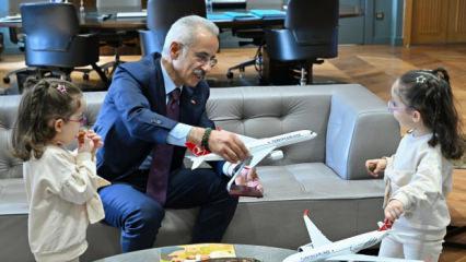 Uçak görünce mutlu olan Erva ve Zümra hayallerine kavuştu!