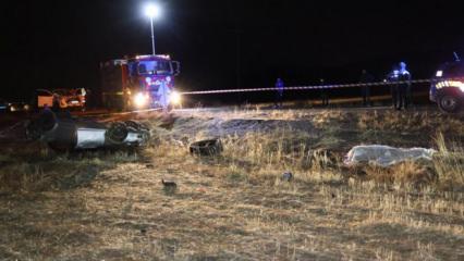 0tomobil tarlaya uçtu: 2 ölü, 1 yaralı