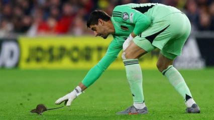 6 gollü karşılaşmaya damga vuran an! Yıldız kaleci maçı bıraktı farenin peşine düştü