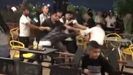 Alışveriş merkezinde iki grup arasında yumruklar havada uçuştu