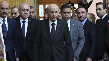 Bahçeli'nin grup toplantısında taktığı rozet ve yüzük dikkat çekti