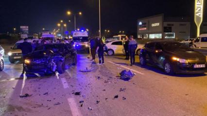 Bursa'da zincirleme kaza: 5 araç birbirine girdi, 3 kişi yaralandı