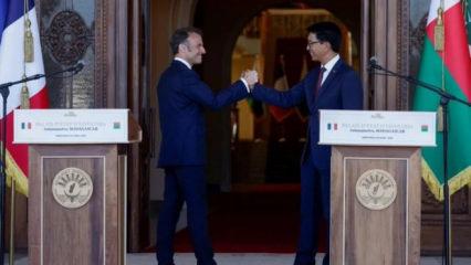 Halk ayaklanmasıyla devrilmek üzereydi, Fransız ordusunun uçağıyla adeta kaçtı