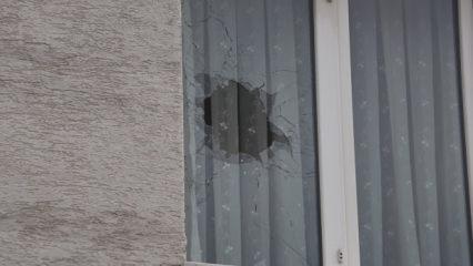 Küstüğü eşinin yaşadığı daireyi kurşunladı