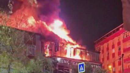 Sultangazi'de kafe alevlere teslim oldu