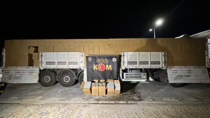 TIR'ın dorsesinden 9 milyon 800 bin makaron çıktı