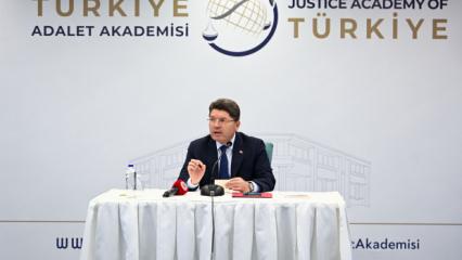 Adalet Bakanı Tunç, hakim-savcı yardımcılarıyla bir araya geldi
