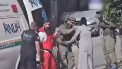 Batı Şeria'da zulmü giderek artıyor: İsrail askerleri ambulansın önünü kapatıp...