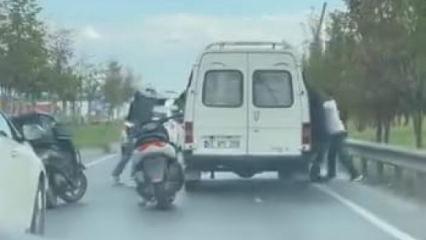 Esenyurt’ta trafikte kasklı sopalı kavga