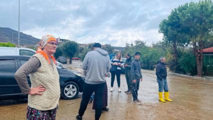 Foça 1 saat süren yağmurun ardından sular altında kaldı