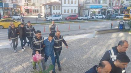 İzmir’de geniş çaplı operasyon: 136 tutuklama