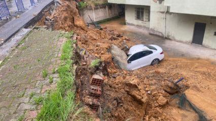 Maltepe’de istinat duvarı park halindeki 3 otomobilin üzerine çöktü!