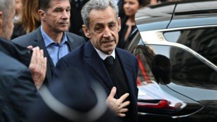 Sarkozy'yi cezaevinde 2 polis koruyacak