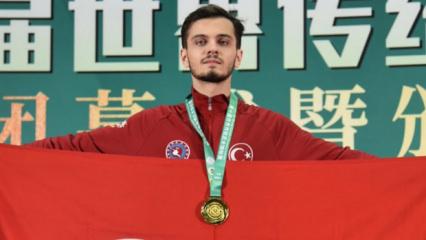 Türk Milli Kungfu Takımı Dünya Şampiyonu: Akyüz'den 'beyaz el' protestosu
