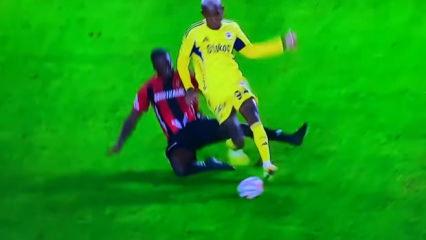 4-0'lık maça damga vurdu! 86'da kırmızı kart çıktı