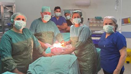 Şişkinlik ve halsizlik şikâyeti ile hastaneye gitti! Karnından çıkana inanamadı