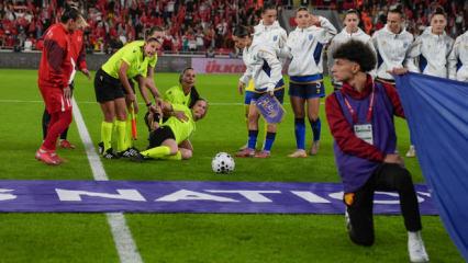 Türkiye - Kosova maçının hakemi İstiklal Marşı okunurken bayıldı