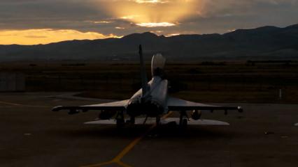 Eurofighter savaş uçaklarını Türk hava sahasında F-16'lar karşıladı