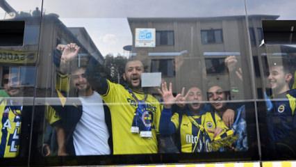 Fenerbahçe taraftarı, Tüpraş Stadı'na hareket etti