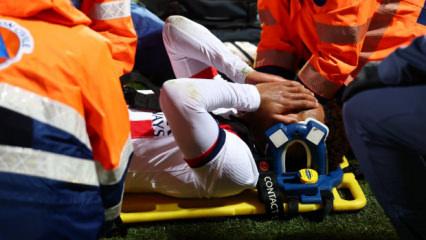 Gözyaşlarını tutamadı! Sahadan sedyeyle çıkarıldı