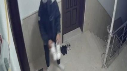 Kapı önündeki ayakkabıyı çalan kurye kameraya yansıdı