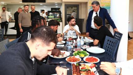 Serdal Adalı, moral yemeğinde takımla buluştu