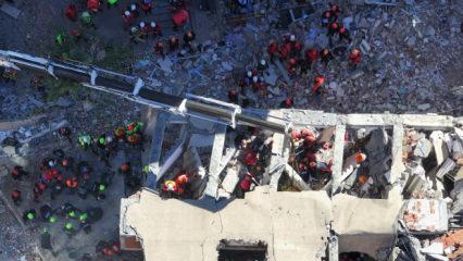 Son dakika: Gebze'de 7 katlı bina çöktü! Yıkılan binadan bir kişi sağ olarak çıkarıldı