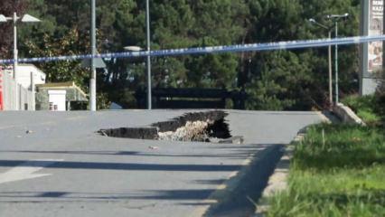 Ümraniye'de yol çöktü: Polis yolu trafiğe kapattı