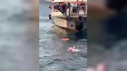 Üsküdar'da bir kadın feribottan denize düştü