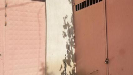 1 metrelik obruklar oluştu, Evlerin duvarları çatladı